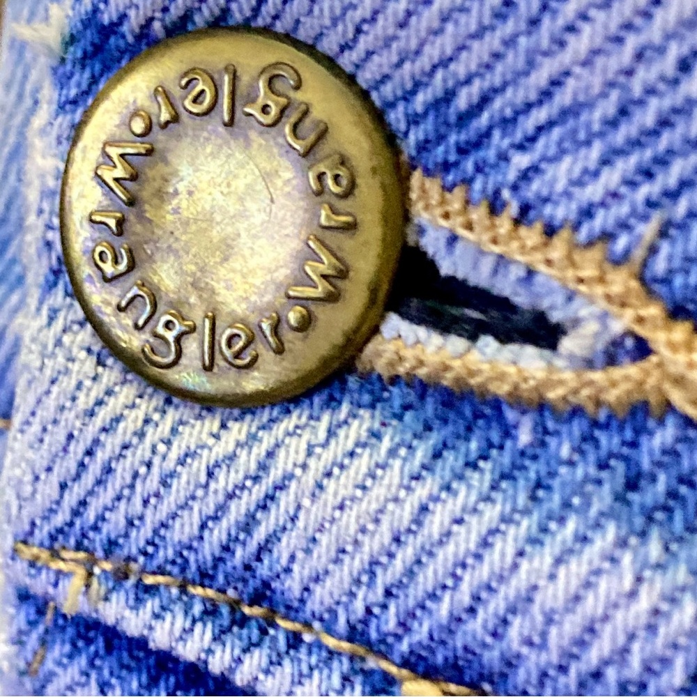 34/29 Wrangler Authentic Premium Quality Blue Jeans - distressed - Picture 9 of 17